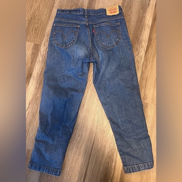 Women's Levi's Classic Capri Jeans - Picture 4 of 4